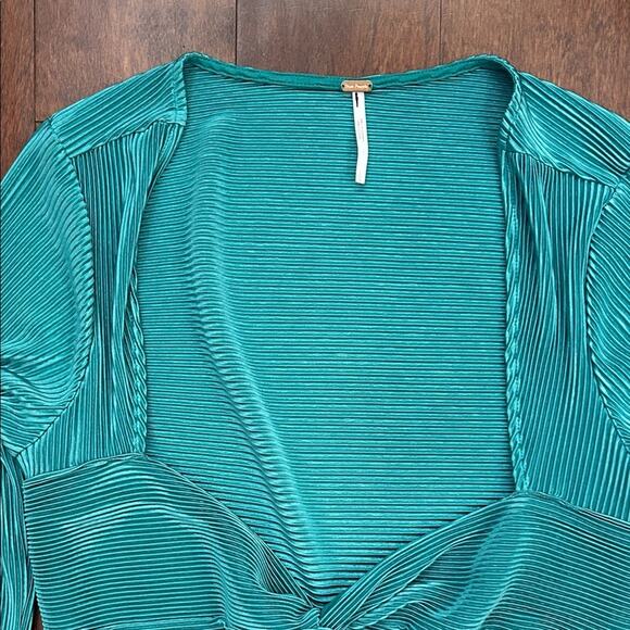 Free People Leah Twist Top in Pleated Teal Fabric, Size Large - Picture 6 of 14
